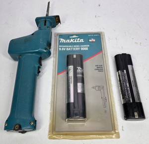 Makita Cordless Reciprocating Saw with 9.6V Battery Packs