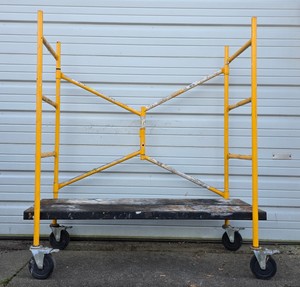 Rolling Baker-Style Scaffold Platform with Casters