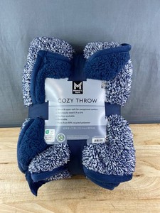 Members Mark Cozy Reversible Throw - Blue & White, 60 x 72 - Brand New