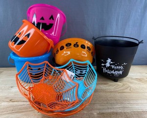 Halloween Plasticware - Buckets, Bowls, Etc., 8 Total - Brand New
