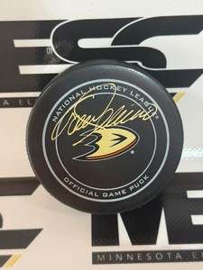 Teemu Sellane Autograph w Upper Deck Authenticity Anaheim Ducks Official NHL Game Puck