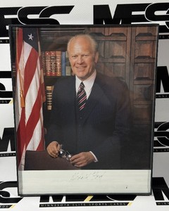 Gerald Ford Autograph President Photo (fading)