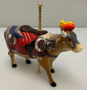 Vintage Collectible Lady Camoolot Figurine 5.75 x 6