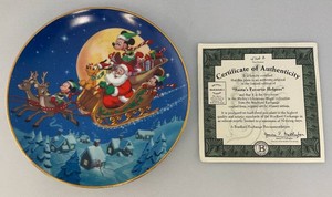 Limited Edition Bradford Exchange Disney Mickeys Holiday Magic Santas Favorite Helpers Collectors Plate With COA