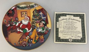 Limited Edition Bradford Exchange Disney Mickeys Holiday Magic Special Delivery Collectors Plate With COA
