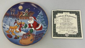 Limited Edition Bradford Exchange Disney Mickeys Holiday Magic Thanks Pluto Collectors Plate With COA