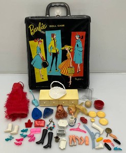 Vintage 1961 Ponytail BARBIE Case With Some Clothes And Accessories