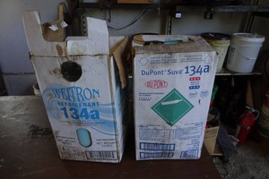 Automotive Refrigerant Empty Recharge Tanks