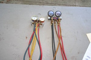 2 HVAC Manifold Gauge Sets