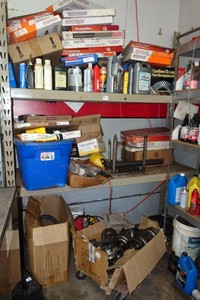 Pallet Racking with Large Amount of Automoitve Chemicals and Parts
