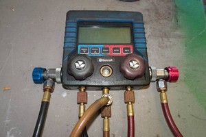 Mastercool Digital Manifold Gauge Set