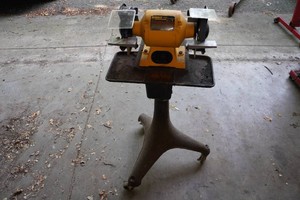 DeWalt 6 Bench Grinder
