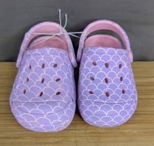 Girls Purple Scale Slip-On Clogs Size 78 - Brand New