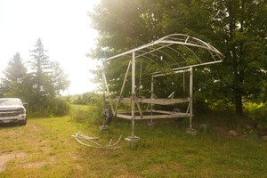 Newmans Model 1017136 3600 lb Aluminum Boat Lift
