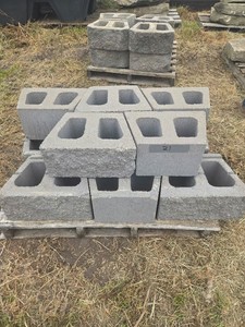 Pallet of 11 Keystone Blocks
