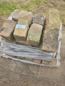 Pallet of Sandstone Brownstone Edgers & Wall stone