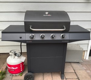 CharBroil Grill with Propane Tank and Cover