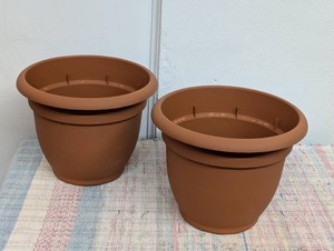Set of 2, 12in Ariana Terra Cotta Planters