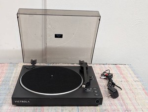 Victrola Automatic Fully automatic, belt-driven turntable