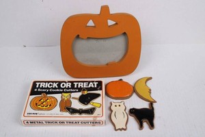 Halloween Decor Mixed Lot - Pumpkin Frame & Fox Run Cookie Cutters