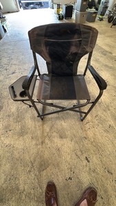 Collapsible camp chair with side table