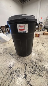 Rubbermaid Roughneck 32 gallon Trash Can with Bird Seed and related accessories