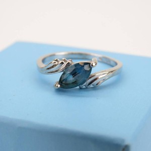 Vintage 10K Womens Ring wBlue Stone-1.680g