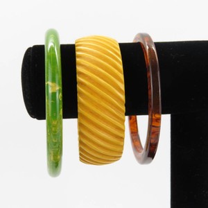Grouping of 3 Vintage MCM Bakelite & Tortoise Lucite Womens Bracelets