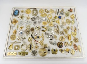 Large Collection of 102 Womens Fashion Brooches-Some Marked