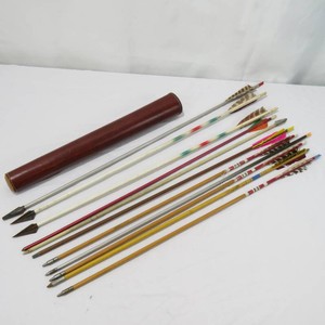 Grouping of Vintage Arrows and Quiver