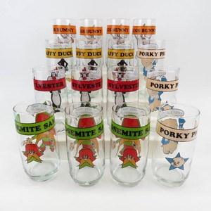 Grouping of 16 Vintage Looney Tunes Collector Character Glass wCarry Tray