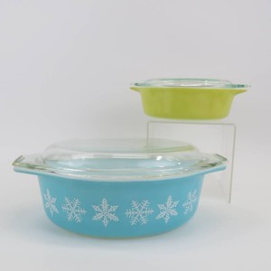 Grouping of 2 Vintage Pyrex Serving Dishes Snowflake Turquoise & Cinderella Yellow