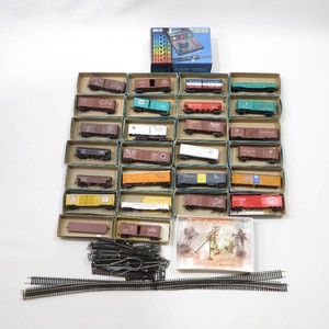 Large Grouping of Athearn Vintage HO Scale Train Models & Accessories