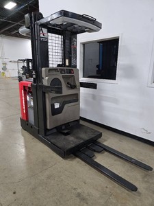 Raymond EASi-OPC30TT 3000lb Order Picker Forklift