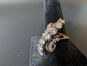 14K Gold Floral Diamond Ring 7.46g (Est, Retail $10500)