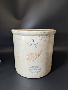 Red Wing Union Stoneware Co. 2L Crock Wing Motif