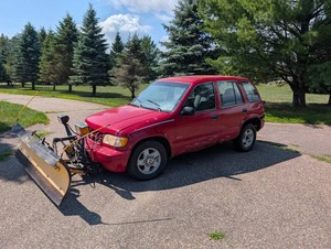 2001 Kia Sportage 4x4 SUV With Meyer Snowplow