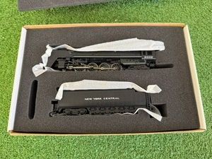 Bachmann HO Scale Niagara 4-8-4 wSmoke, HD Light & Tender-Steam Locomotive