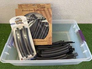 HO Scale Train Tracks in Tote