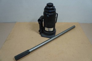 Omega Lift 12-Ton Hydraulic Bottle Jack