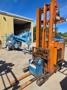 1980 Raymond R40TT Stand-Up Electric Reach Forklift w Charger - For Repair