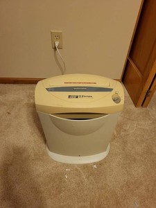 Emerson Cross Cut Paper Shredder 5 Sheet Home Office Wastebasket