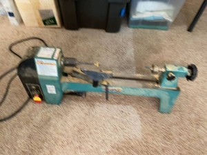 Grizzly G9247 Benchtop Wood Lathe With Tool Rest And Tailstock