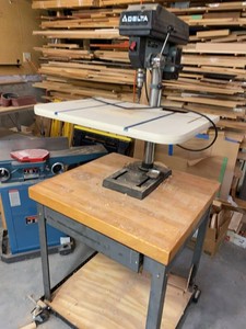 Delta 11-950 Bench Drill Press with Auxiliary Table & Rolling Stand