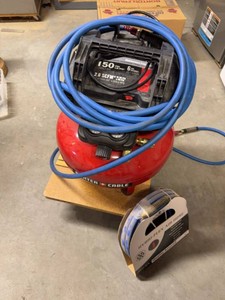 Porter-Cable 6 Gallon 150 PSI Pancake Air Compressor w Air Hoses