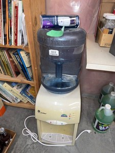 GE SmartWater Hot Cold Water Dispenser w Bottle & EveryDrop Filter