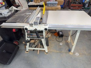 Delta 10in Contractors Table Saw Series 2000 with Unifence Guide