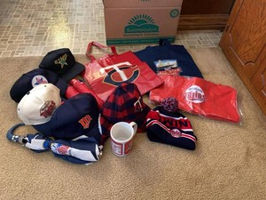 Group Minnesota Twins & Dallas Stars Fan Gear Caps Bags Mug Umbrella
