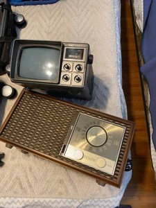 Group of Vintage Bentley Portable TV & Zenith M730 AMFM Radio, Radio Tested and Working, See Photos