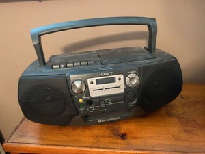 Sony CFD-V17 CD Radio Cassette Boombox Portable Stereo Mega Bass, Tested and Works